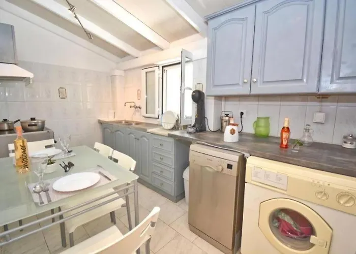 Nirvana In Halikounas